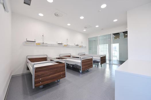 Prebúdzacia izba pre pacientov Viaclôžková pacientská izba na Avelane clinic s moderným zariadením